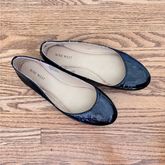 Barely worn patent leather flats - Picture 2 of 3